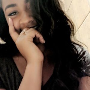 Meet your Posher, Cassandra